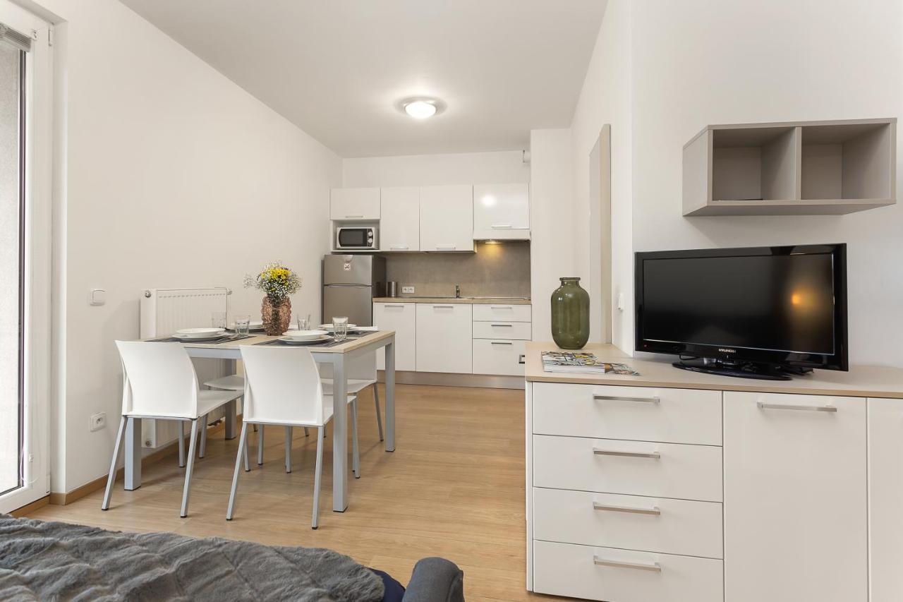 One-Bedroom Apartment (2 people),1327790093:JPEG